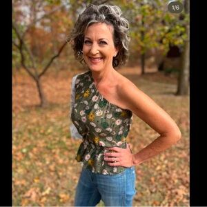 Floral One-Shoulder Top